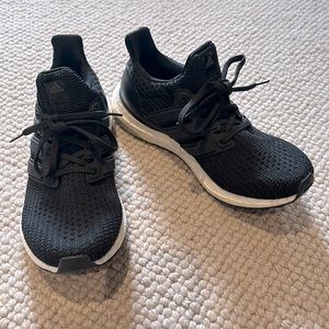 Women’s Adidas Ultraboost Black with White 6.5 Like New Sneakers